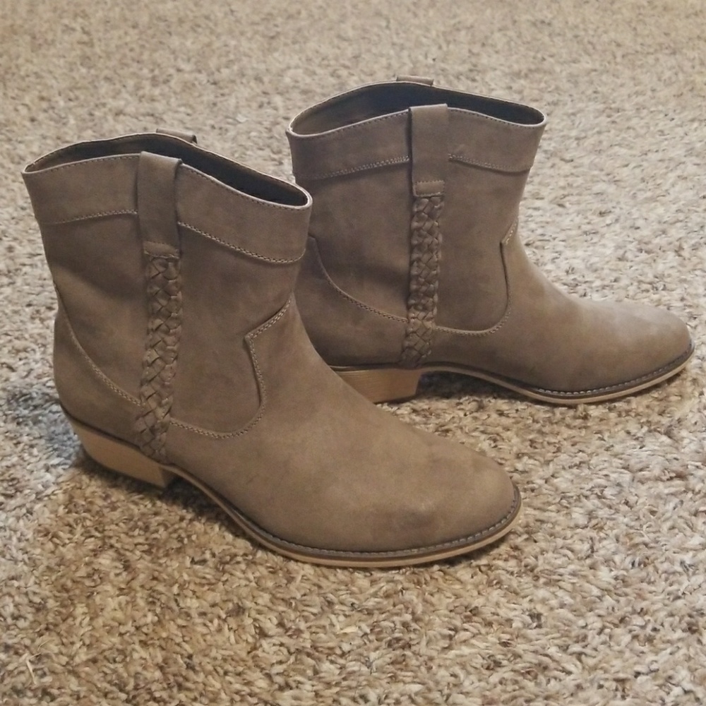 Shoedazzle Vilma Ankle Booties
